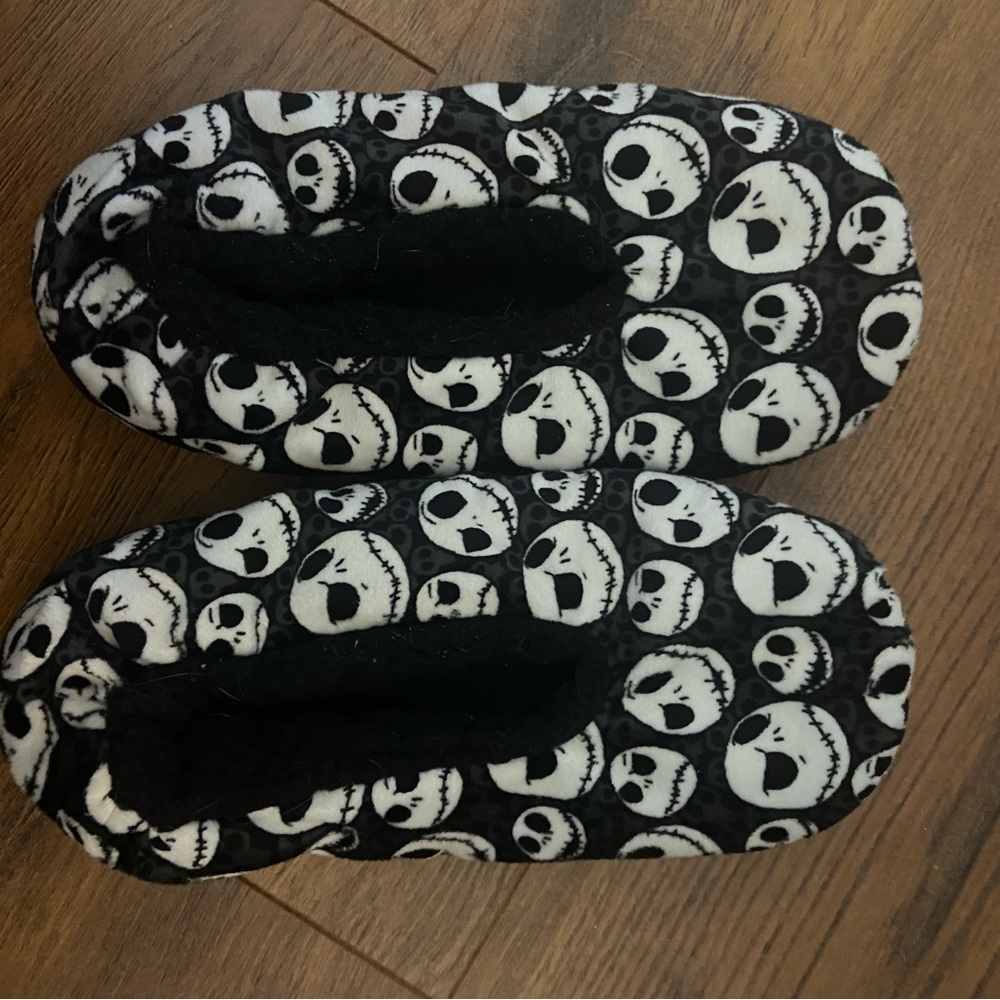 NBC womens slippers. Size 8-9. Like new! ☠️